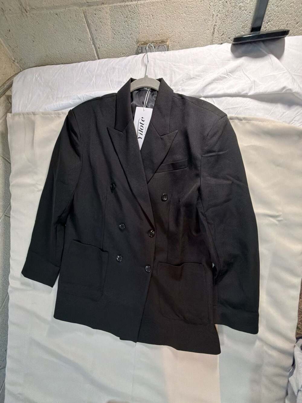 Yilote Women's Black Double-Breasted Blazer